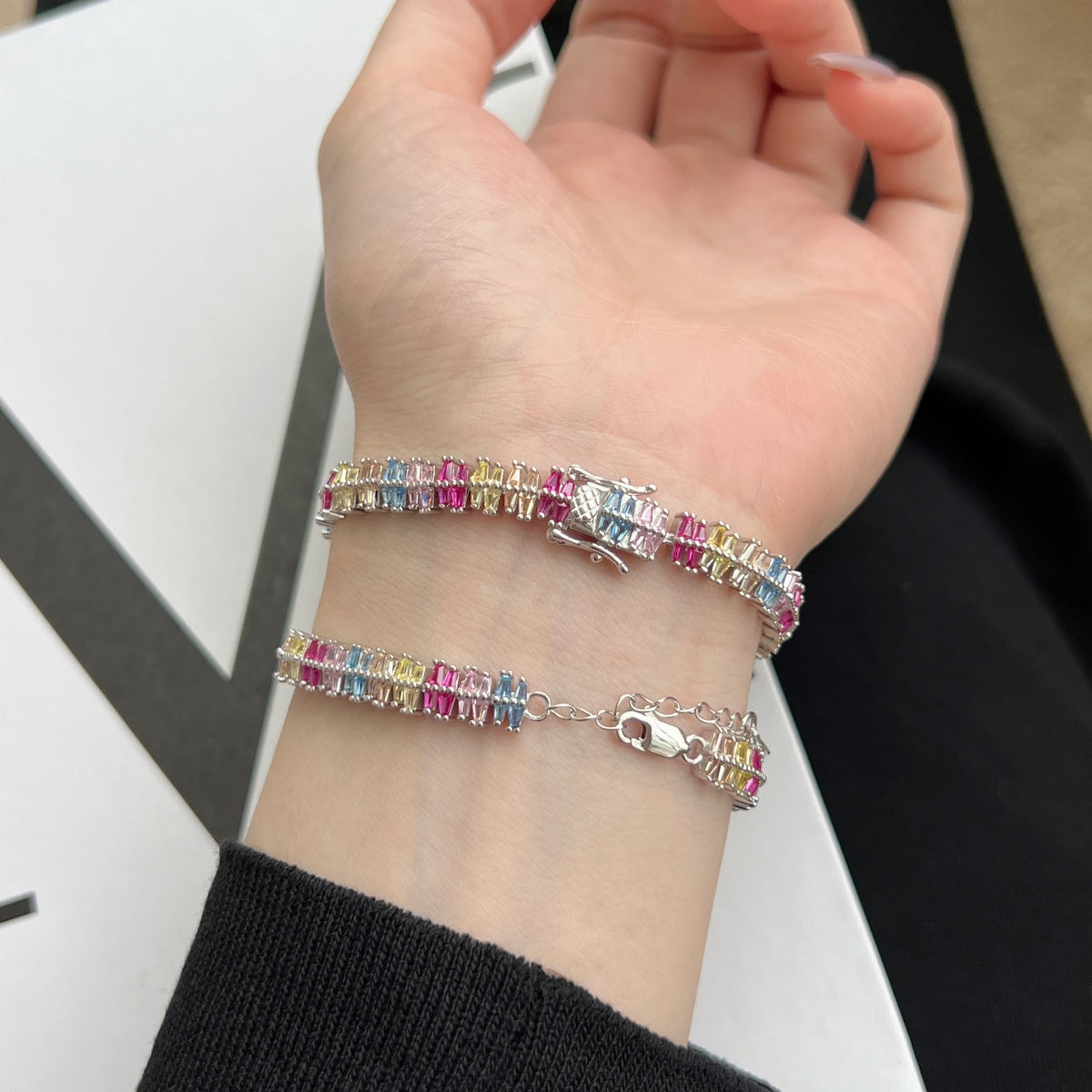 [Bijoux Regalia] Bracelet de fête multi-coupes étincelant et exquis