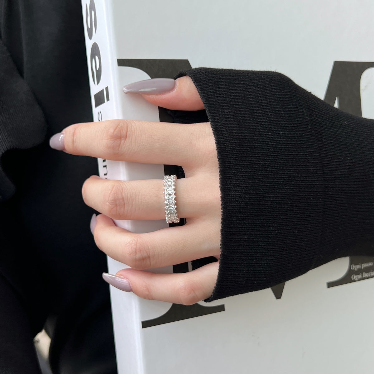 [Joyas Regalia] Anillo de cóctel con corte esmeralda adornado y llamativo