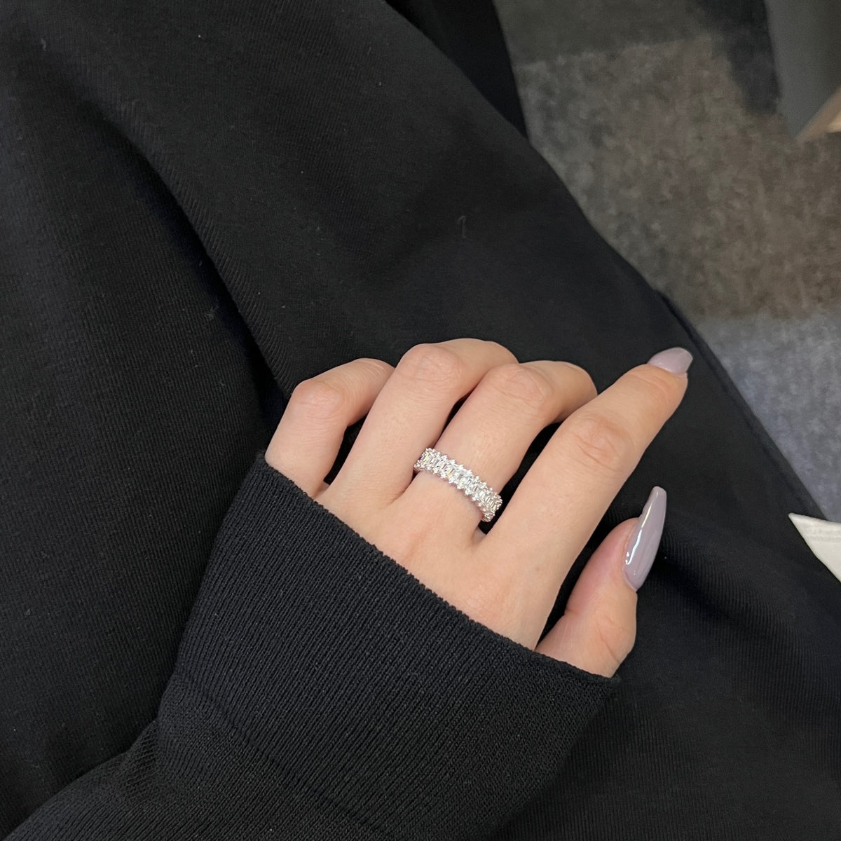 [Joyas Regalia] Anillo de cóctel con corte esmeralda adornado y llamativo