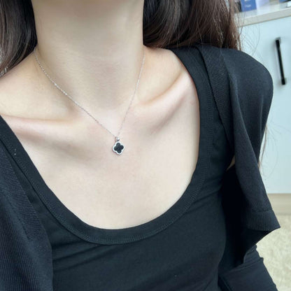 [Regalia jewelry]Dainty Flower Shape Necklace