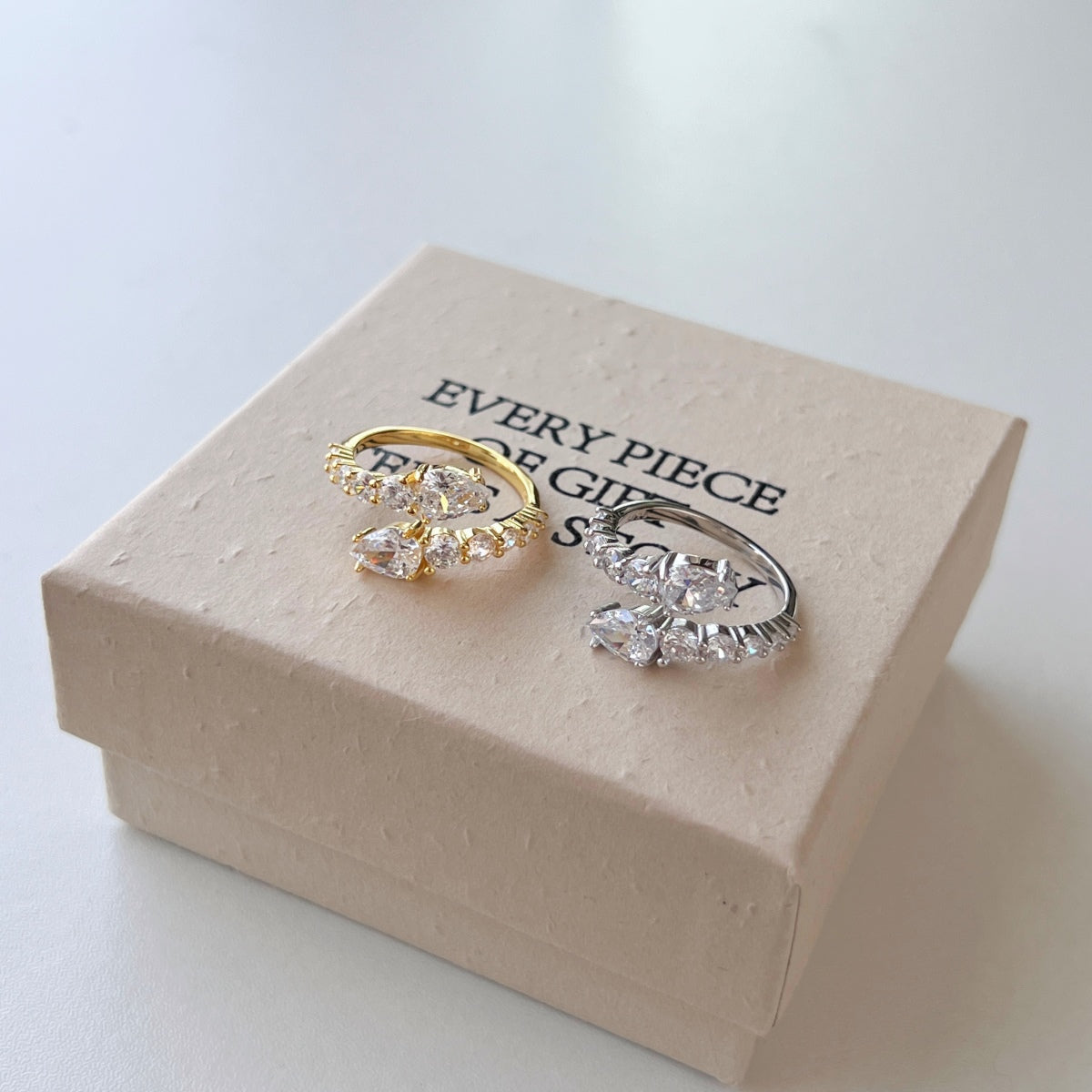 [Joyas Regalia] Anillo diario delicado y vibrante con forma de serpiente