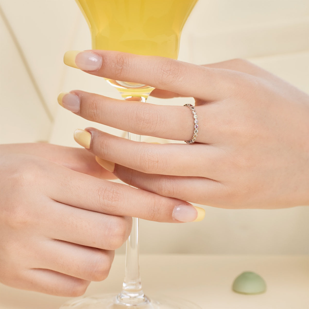 [Regalia jewelry]Radiant Sparkling Round Cut Daily Ring