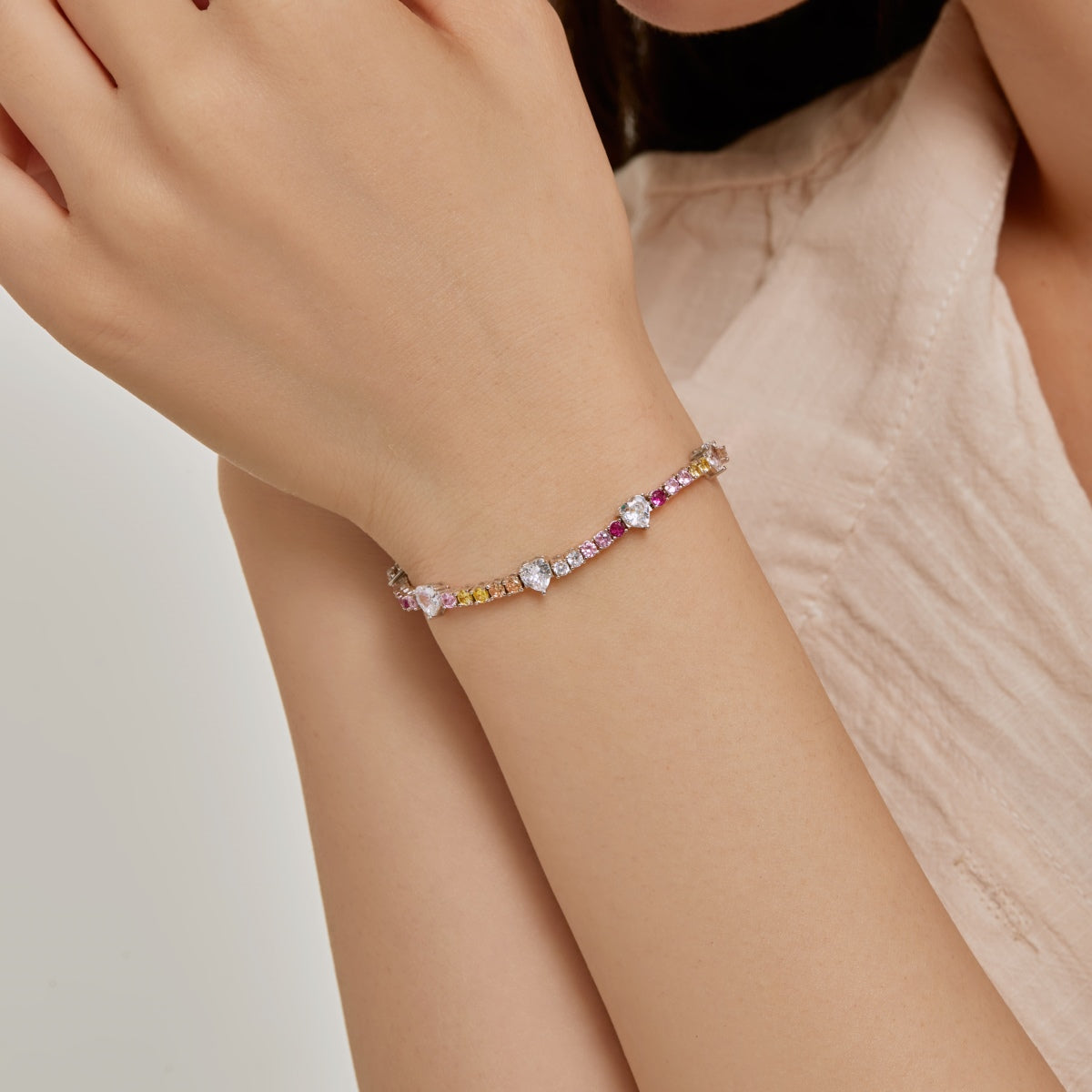 [Bijoux Regalia] Bracelet romantique en forme de cœur avec coupe ronde