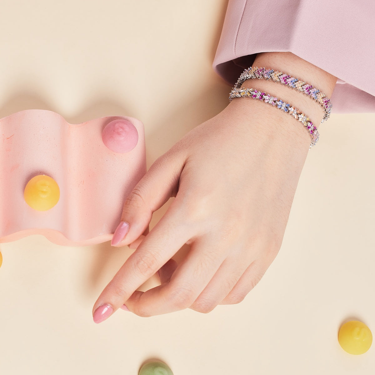 [Bijoux Regalia] Bracelet de fête rond scintillant et orné