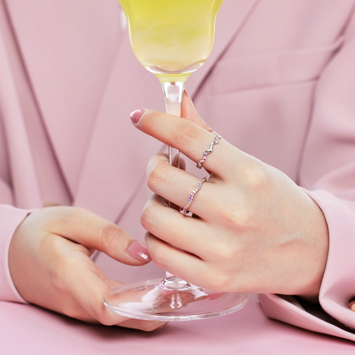[Joyas Regalia] Anillo de fiesta de corte redondo, delicado y colorido