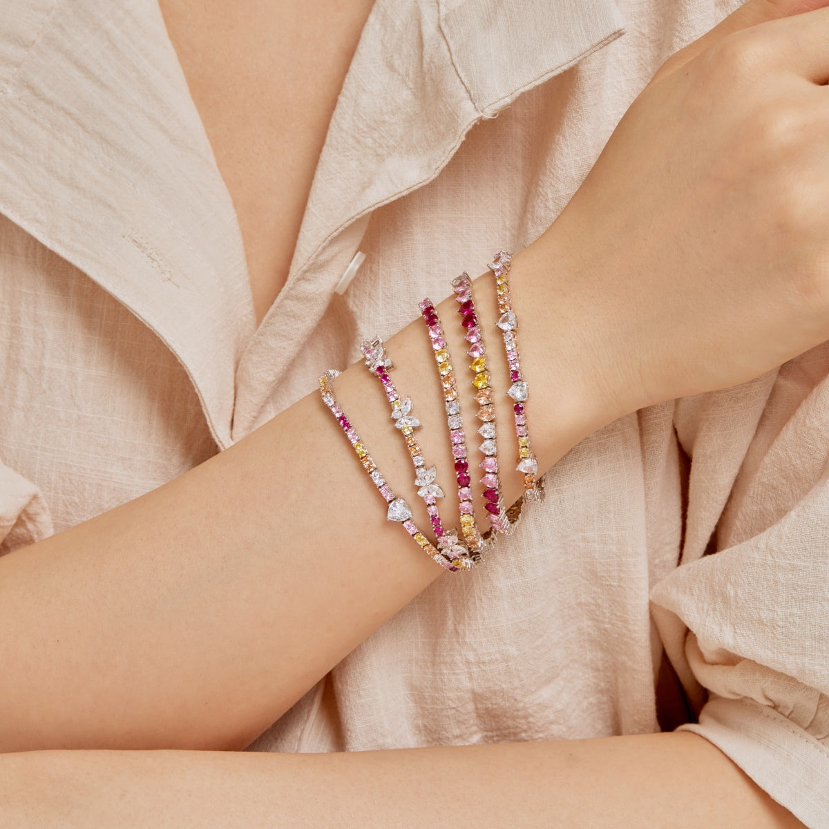 [Bijoux Regalia] Bracelet quotidien rond en forme de papillon coloré et orné
