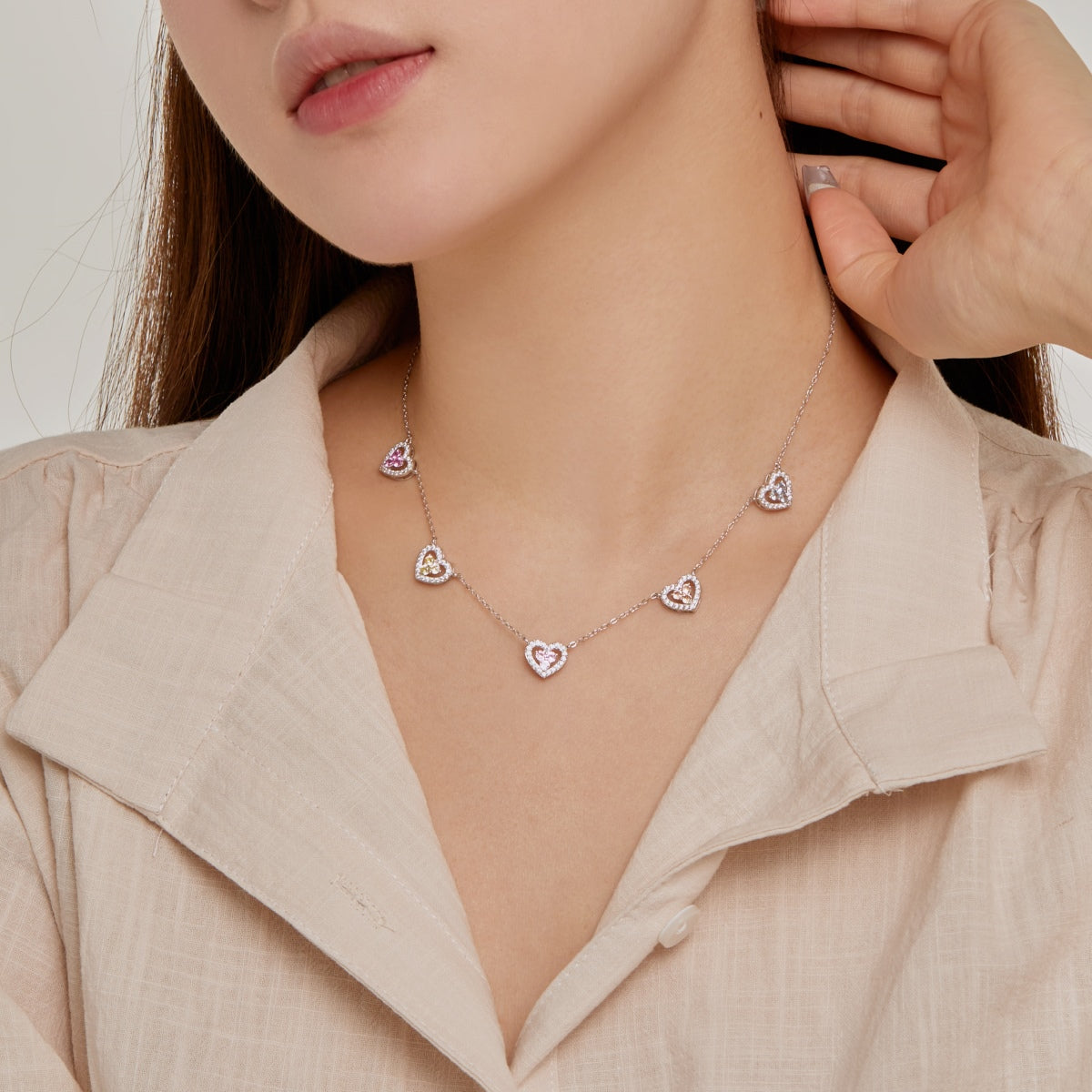 [Joyas Regalia]Collar de cinco corazones brillantes