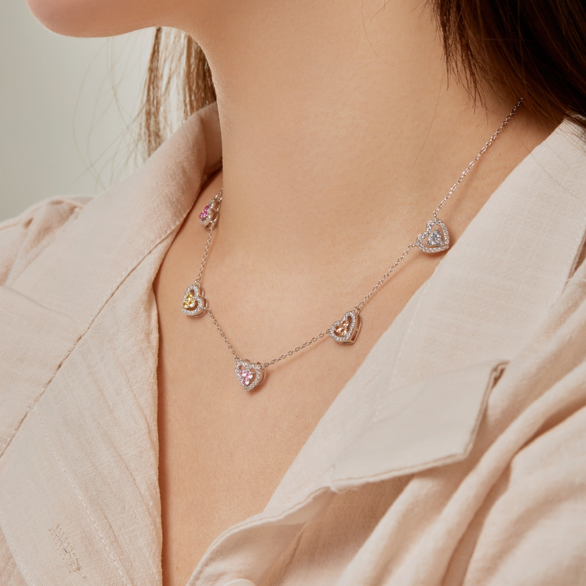 [Joyas Regalia]Collar de cinco corazones brillantes