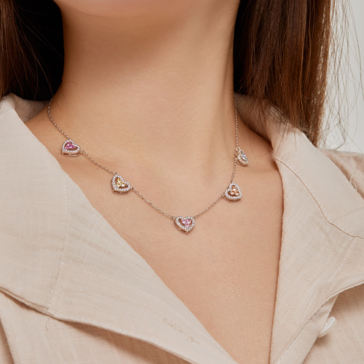 [Joyas Regalia]Collar de cinco corazones brillantes