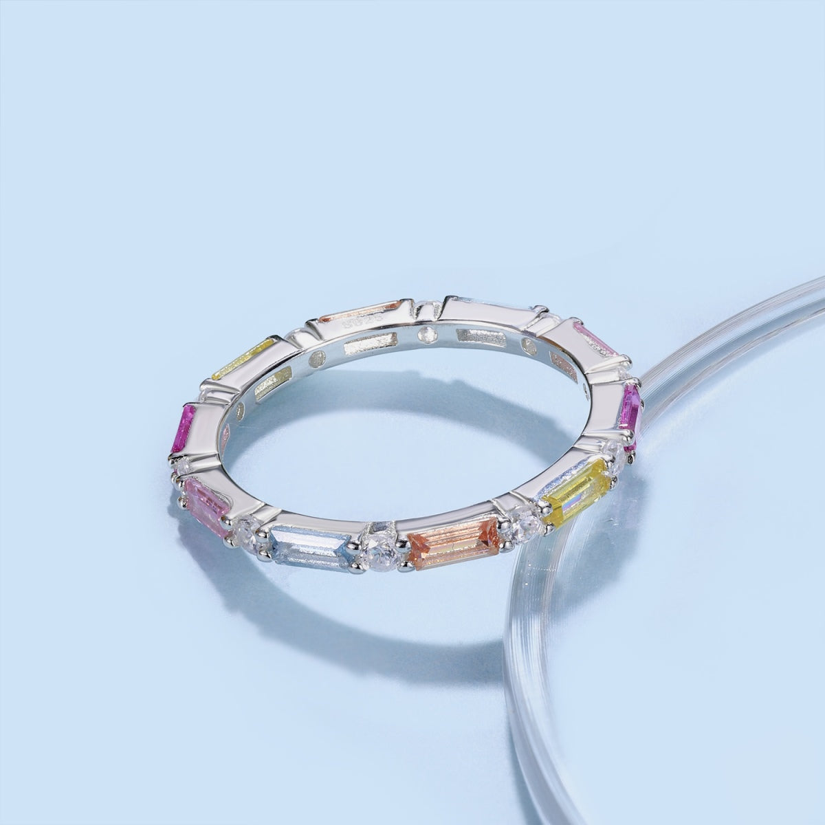 [Joyas Regalia] Anillo diario elegante con corte radiante y vibrante en tonos vibrantes