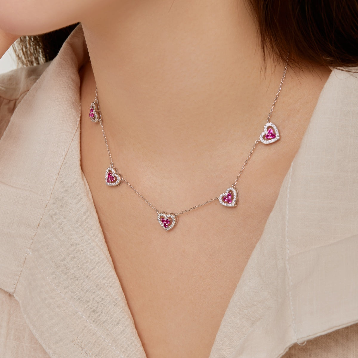 [Joyas Regalia]Collar de cinco corazones brillantes