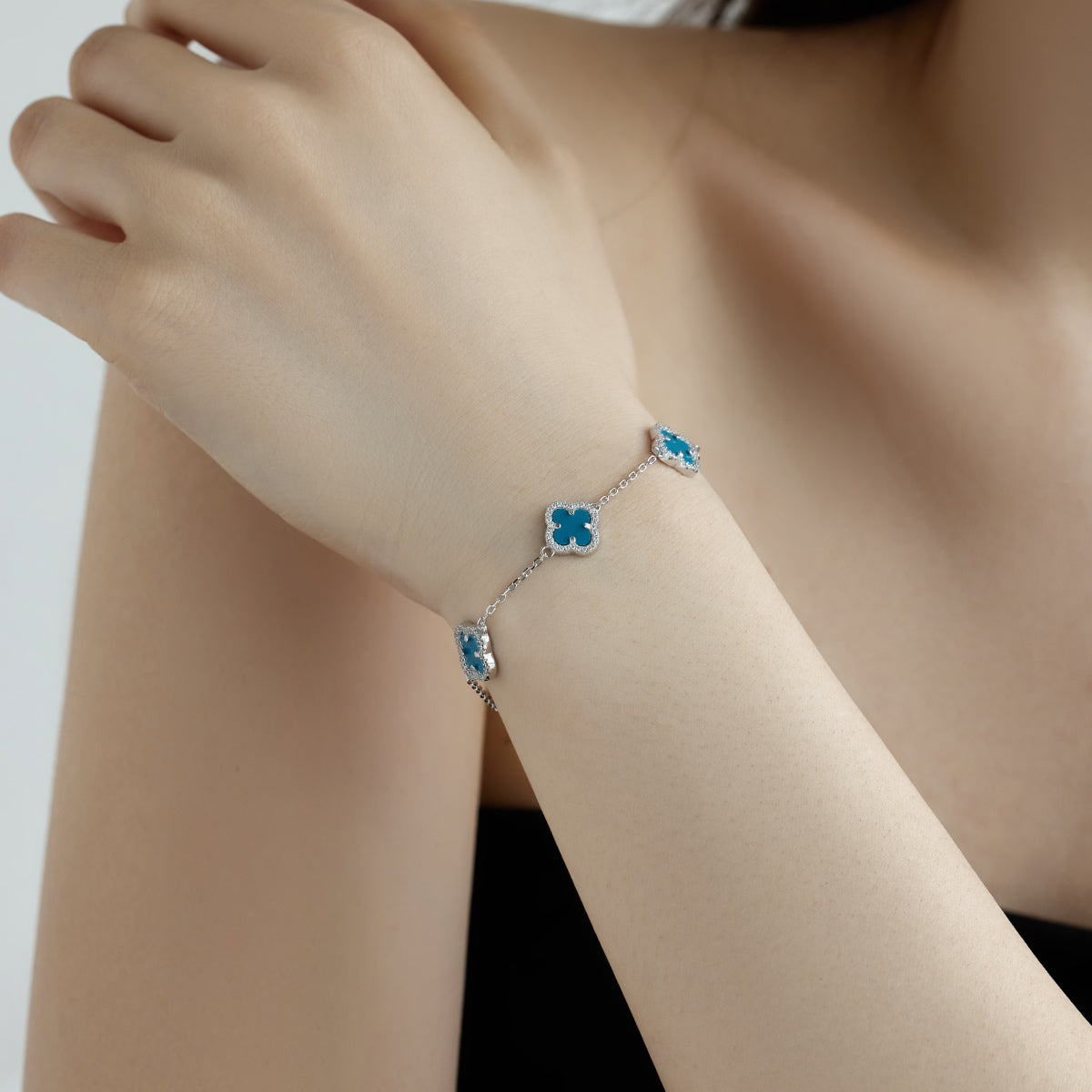 [Bijoux Regalia] Bracelet exquis en trèfle à quatre feuilles