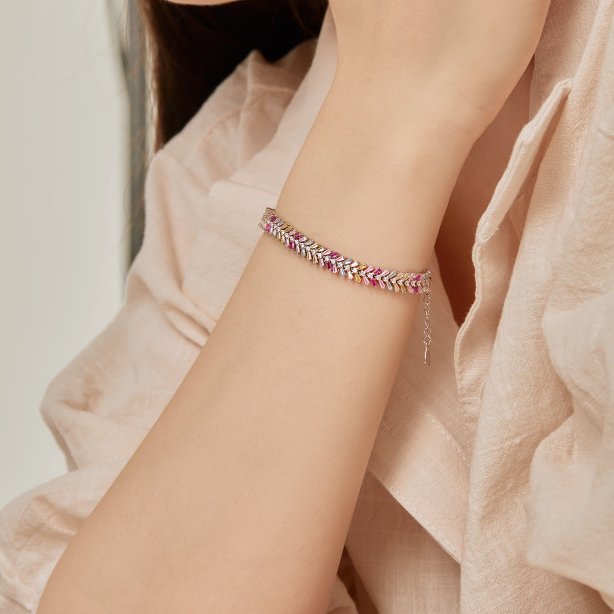 [Bijoux Regalia] Bracelet quotidien délicat taille émeraude radiante