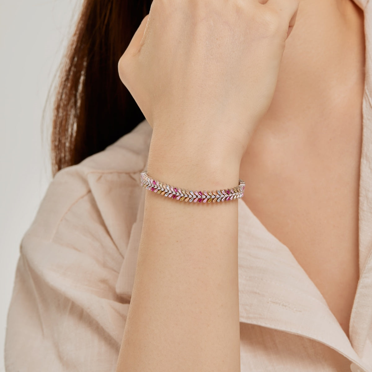[Bijoux Regalia] Bracelet quotidien délicat taille émeraude radiante