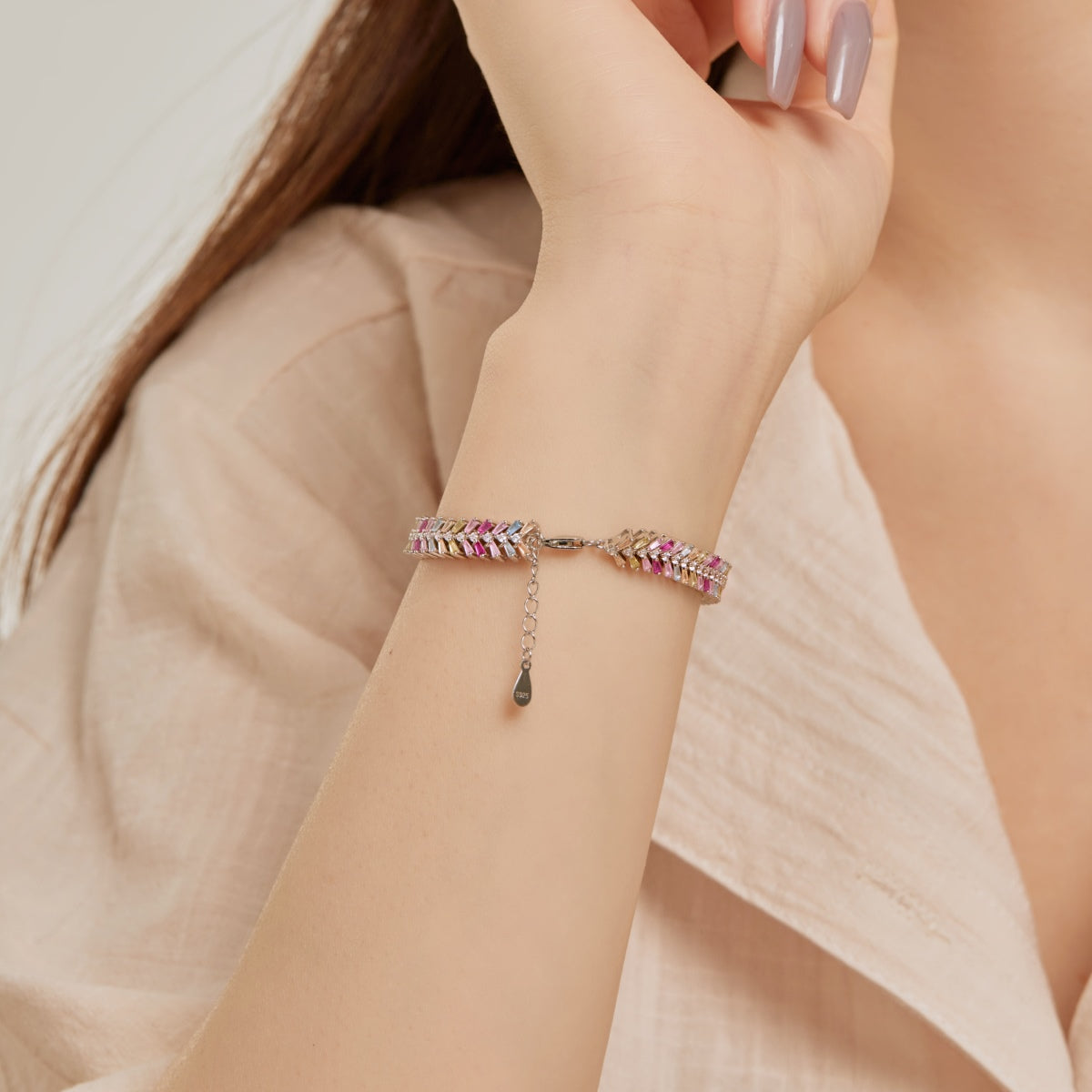 [Bijoux Regalia] Bracelet quotidien délicat taille émeraude radiante