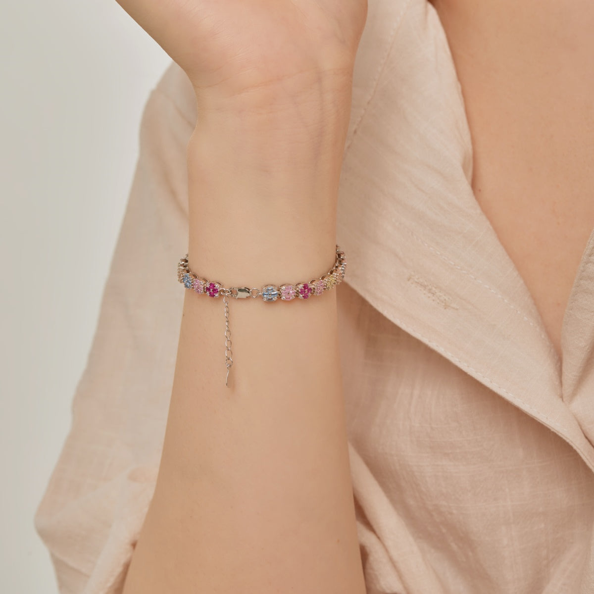 [Bijoux Regalia] Bracelet quotidien délicat et coloré en émeraude taillée