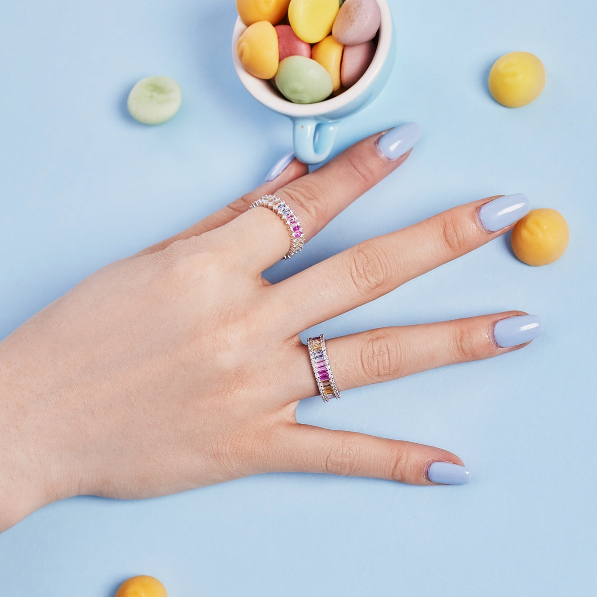 [Joyas Regalia] Anillo de cóctel con corte esmeralda adornado y llamativo