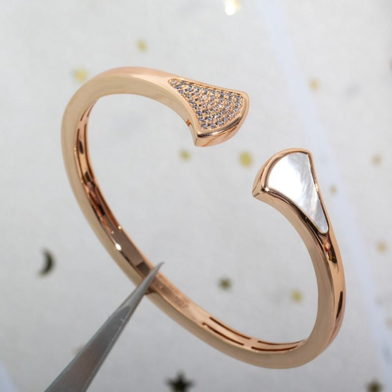 [Joyas Regalia] PULSERA DE ENSUEÑO ABIERTA DE ORO ROSA CON DIAMANTE