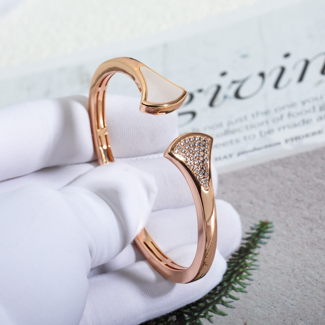[Joyas Regalia] PULSERA DE ENSUEÑO ABIERTA DE ORO ROSA CON DIAMANTE