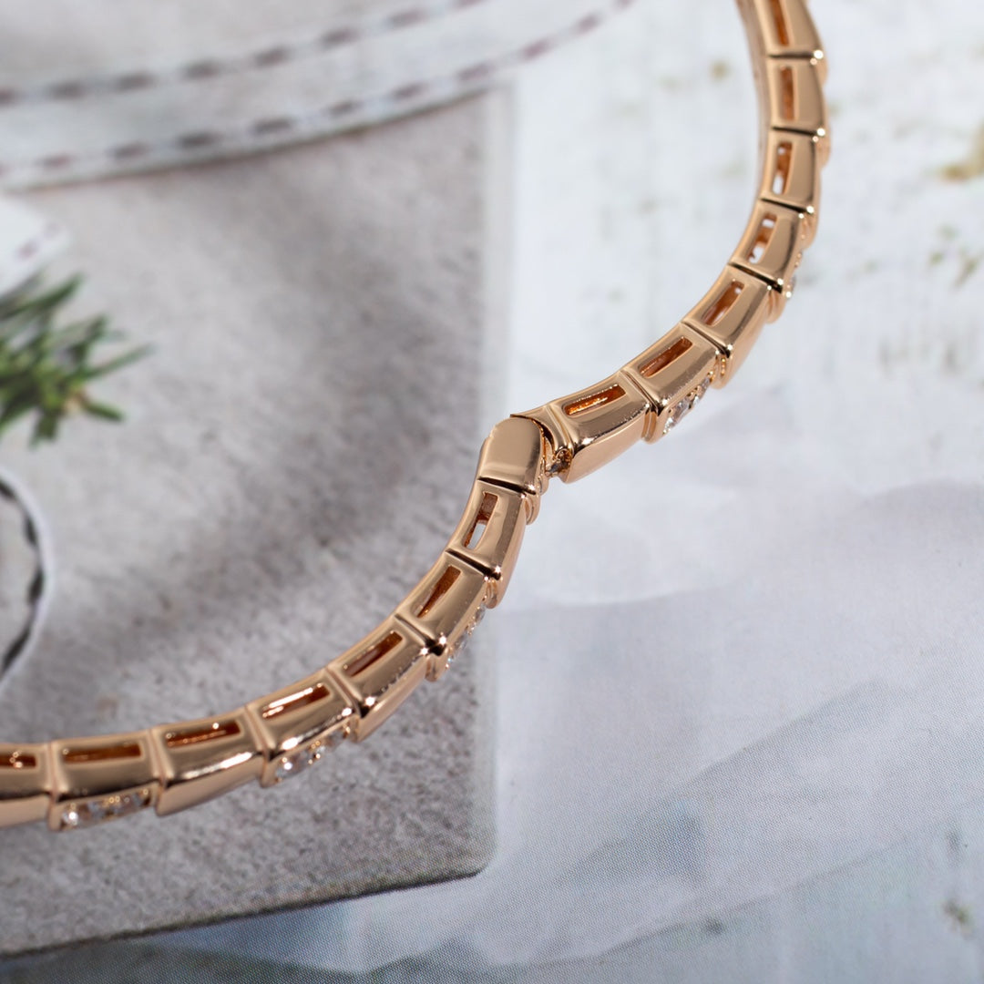 [Joyas Regalia] SERPENTI PULSERA PEQUEÑA DE ORO ROSA CON DIAMANTE
