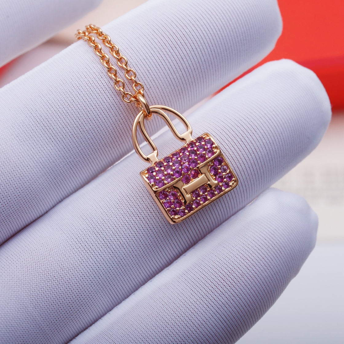 [Joyas Regalia] COLLAR CON PEDANTE DE DIAMANTES PÚRPURAS CONSTANCE