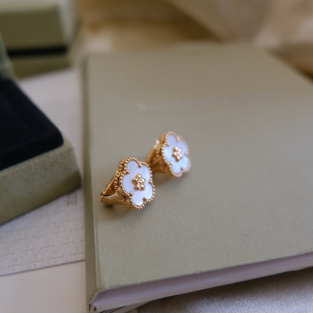 [Regalia jewelry]LUCKY PINK GOLD WHITE MOP EARRINGS