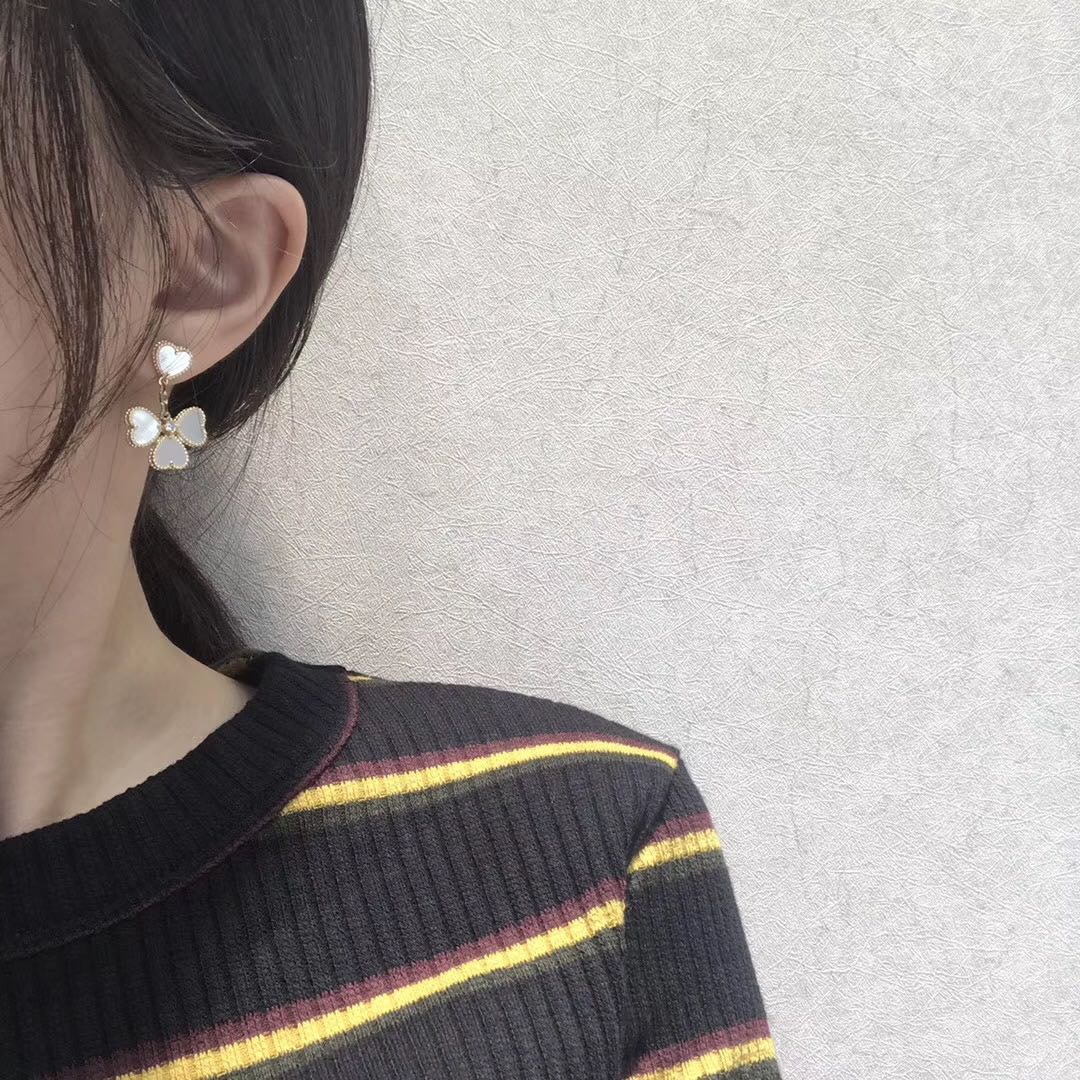 [Regalia jewelry]CLOVER SWEET WHITE MOP EARRINGS