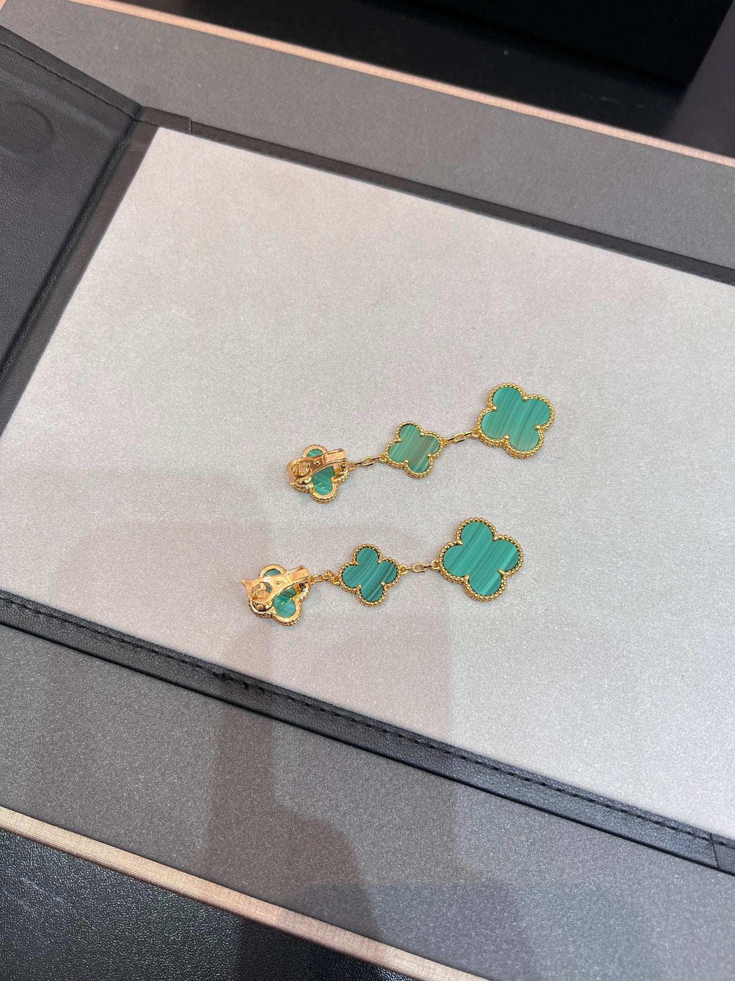[Regalia jewelry]CLOVER MALACHITE 3 MOTIFS GOLD