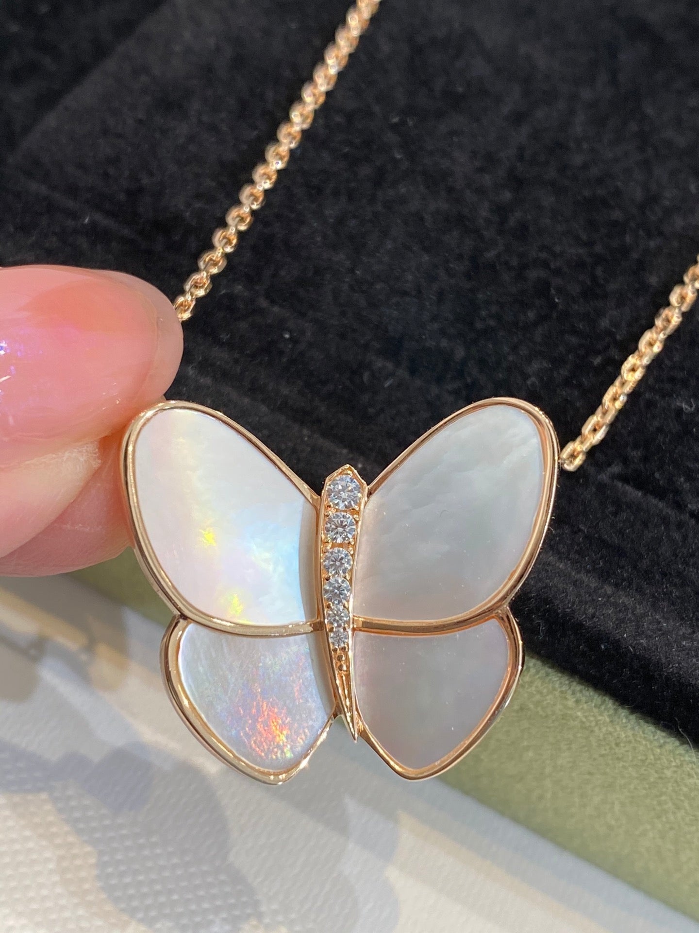 [Joyas Regalia] COLLAR DE MARIPOSA CON DIAMANTES Y MOPA DE ORO