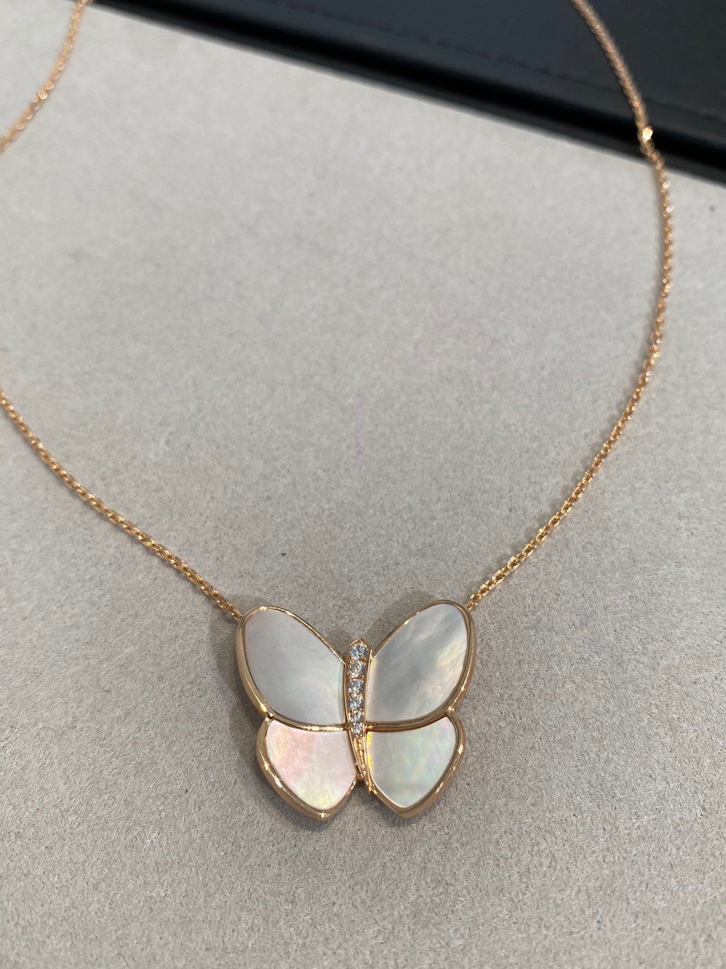 [Joyas Regalia] COLLAR DE MARIPOSA CON DIAMANTES Y MOPA DE ORO