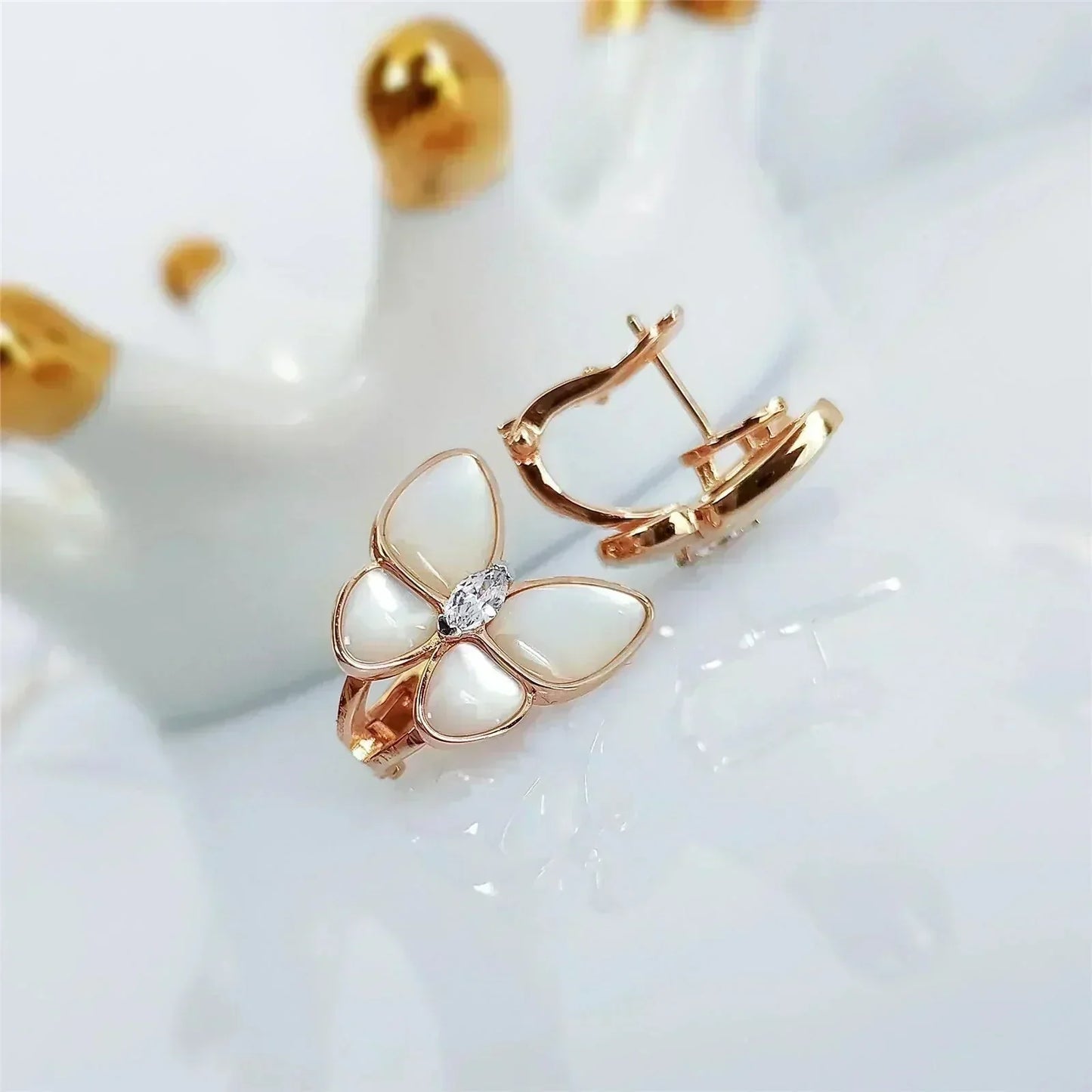 [Regalia jewelry]BUTTERFLY MOP DIAMOND EARRINGS