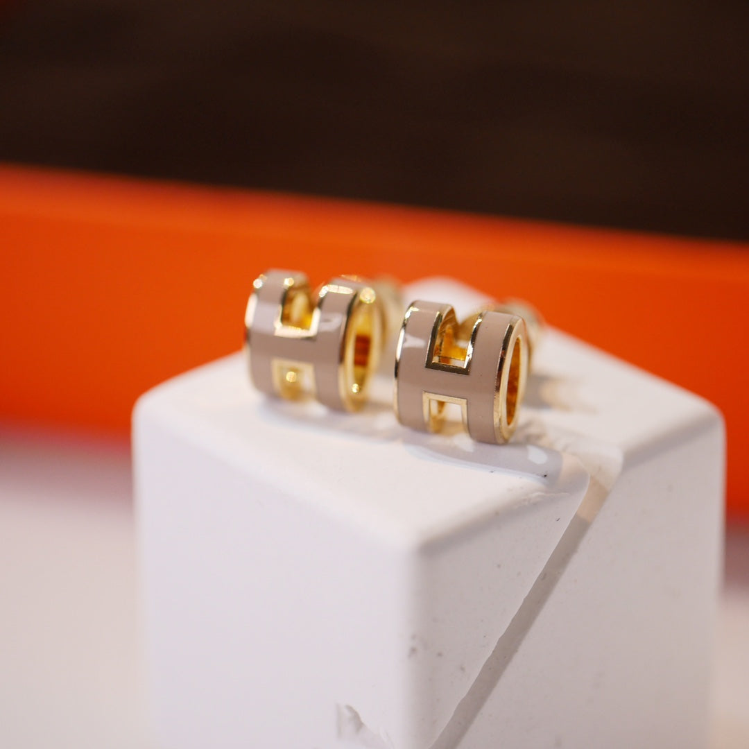 [Joyas Regalia] PENDIENTES MINI POP H DORADOS GRISES