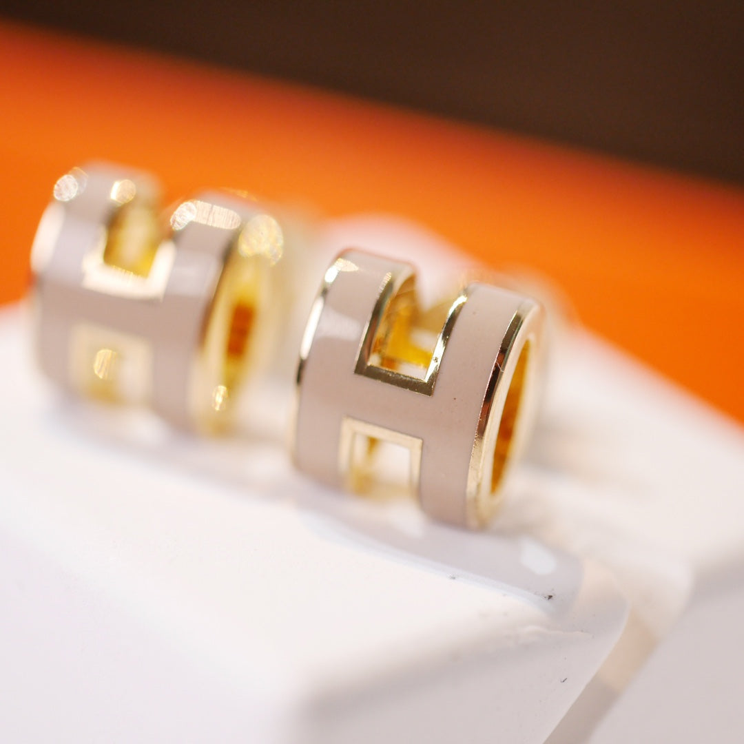 [Joyas Regalia] PENDIENTES MINI POP H DORADOS GRISES