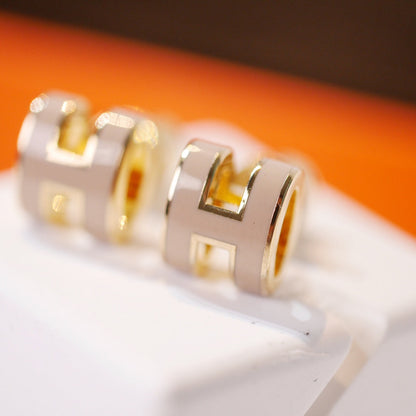 [Joyas Regalia] PENDIENTES MINI POP H DORADOS GRISES