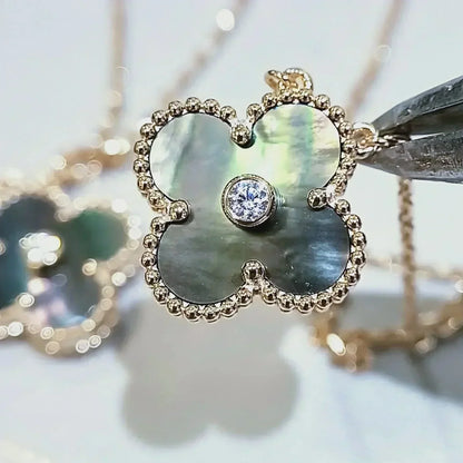 [Regalia jewelry]CLOVER 15MM DIAMOND AND MOTHER-OF-GREY NECKLACE