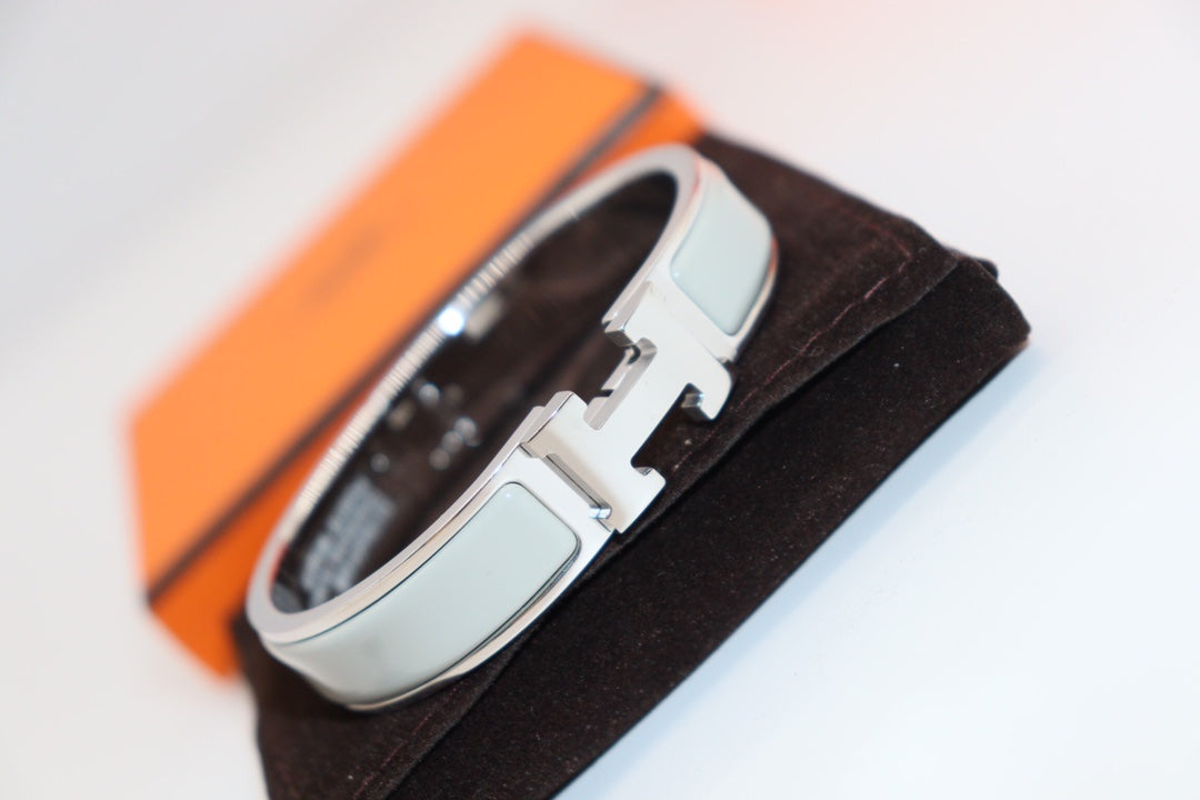 [Joyas Regalia] PULSERA H AZUL CLARO