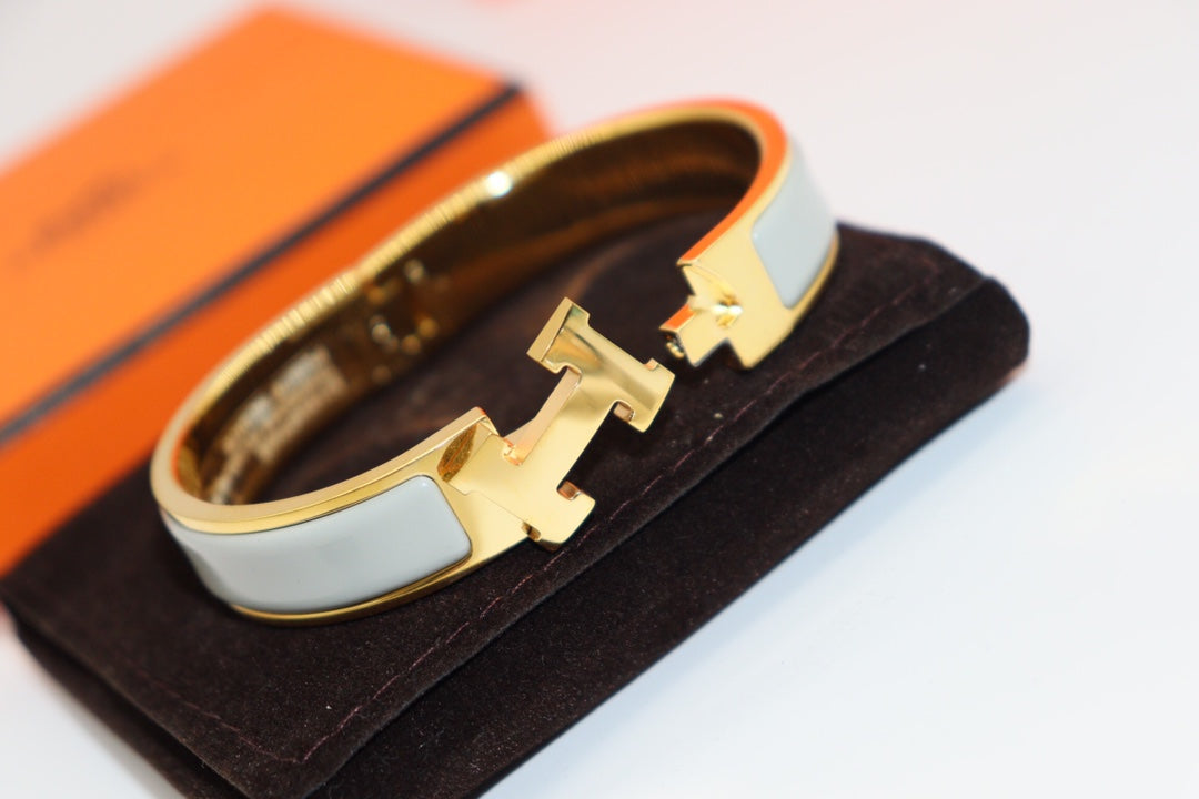 [Joyas Regalia] PULSERA H AZUL CLARO