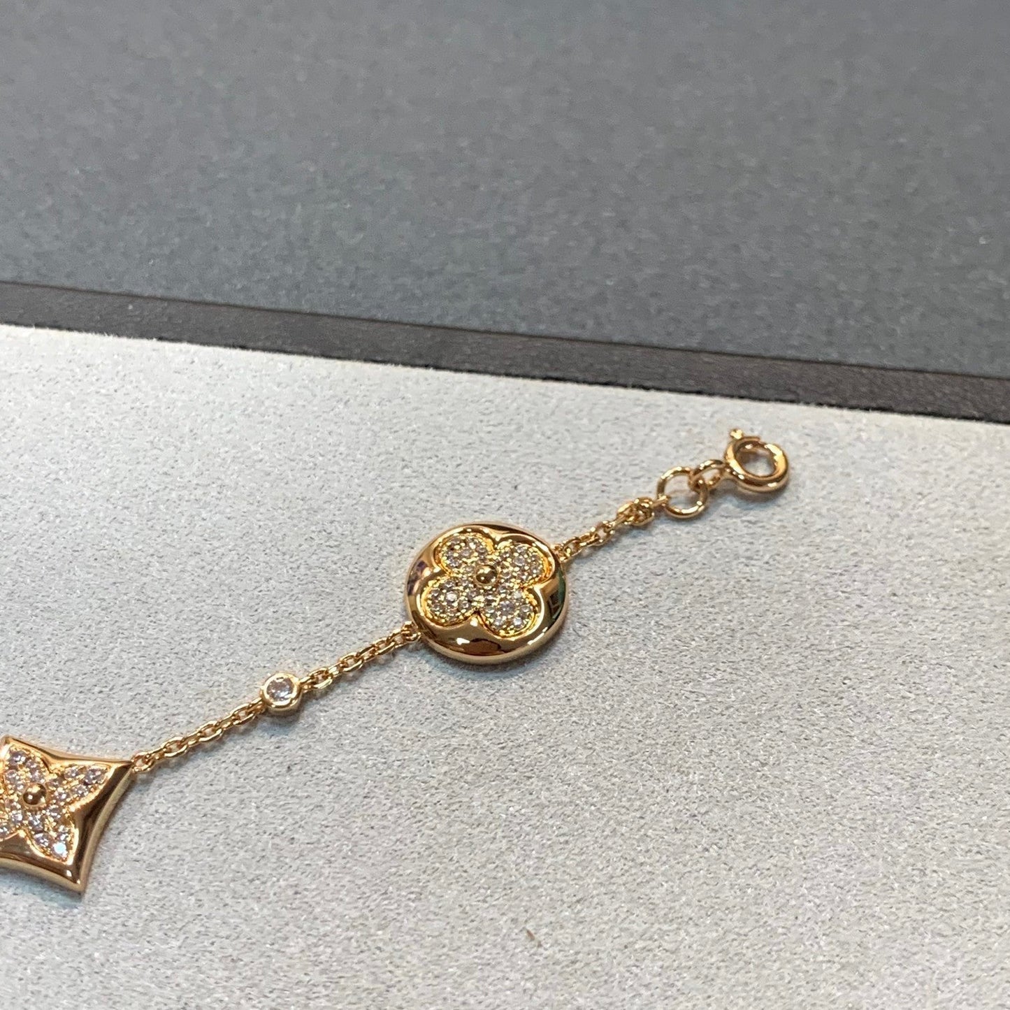 [Regalia jewelry]STAR AND SUN 4 MOTIFS GOLD DIAMONDS BRACELET
