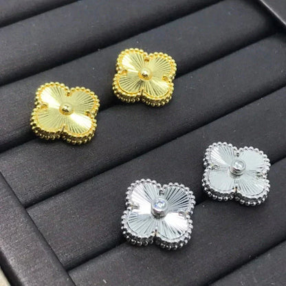 [Regalia jewelry]CLOVER MINI 9.5MM LASER EARRINGS