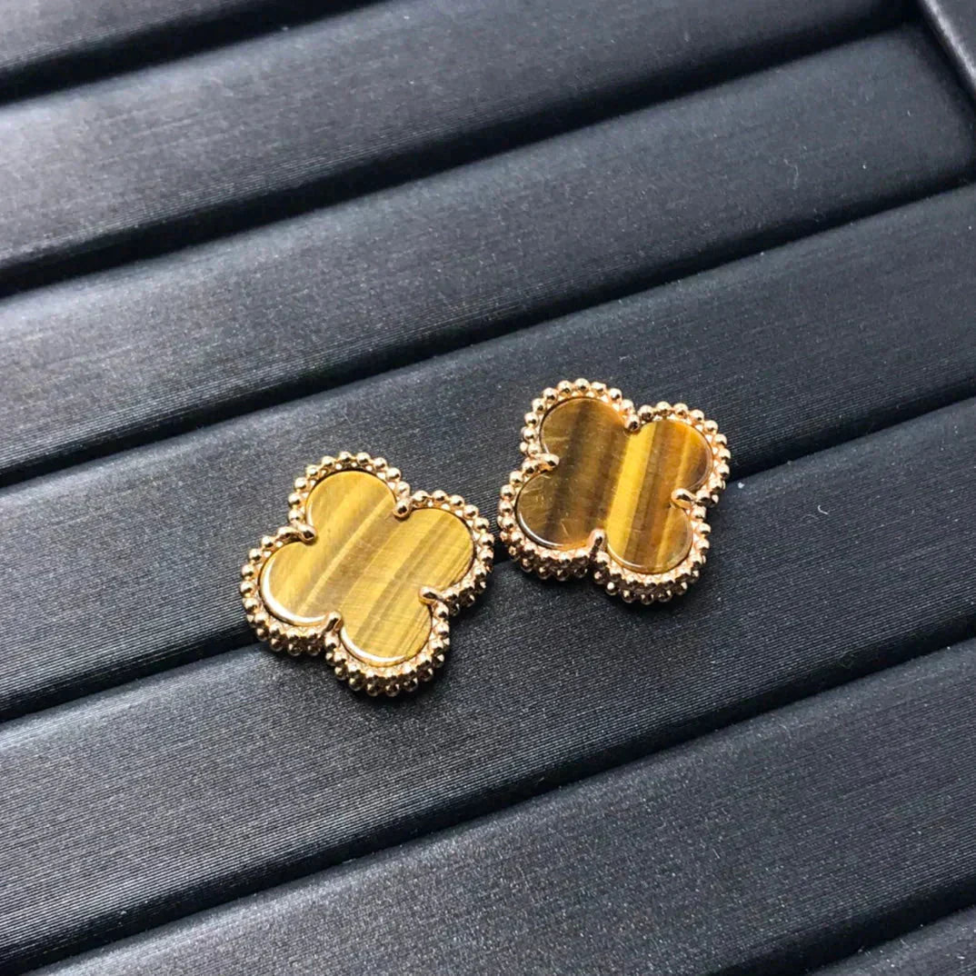 [Regalia jewelry]CLOVER MEDIUM 1 MOTIFS TIGER EYE EARRINGS