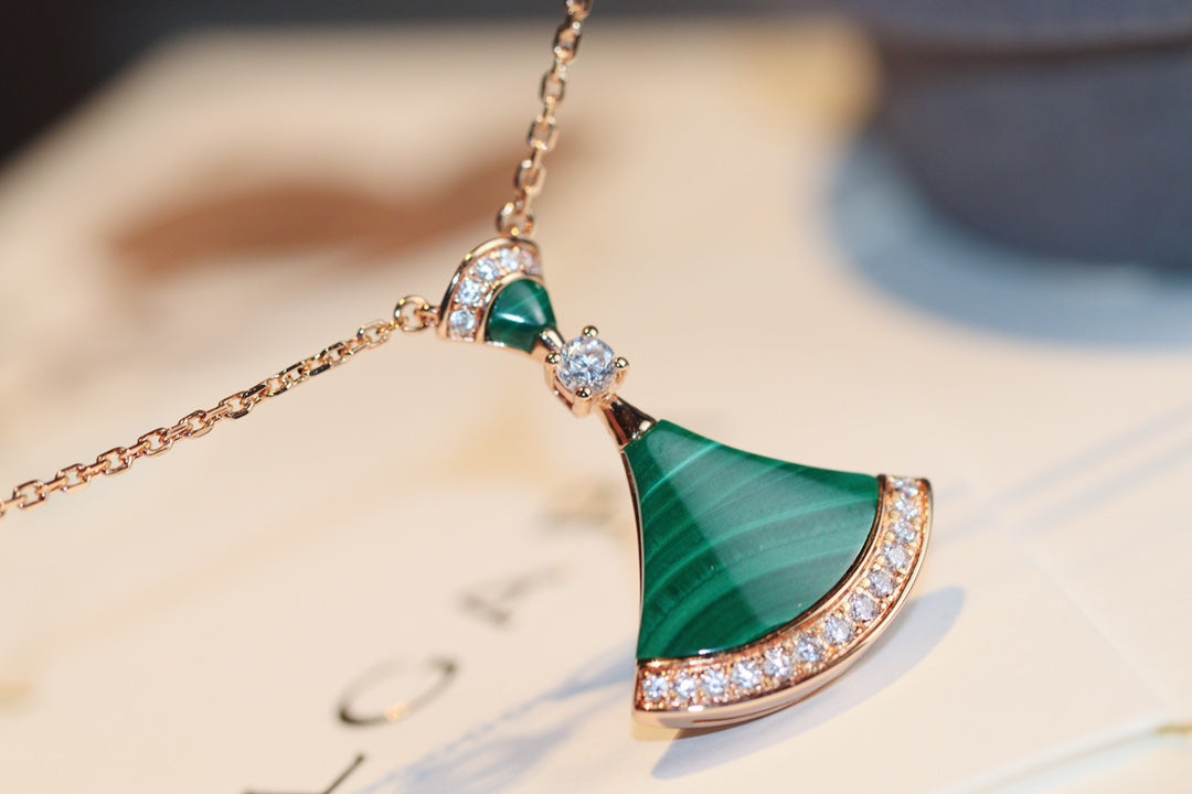 [Joyas Regalia] COLLAR DE ENSUEÑO MALAQUITA DIAMANTE