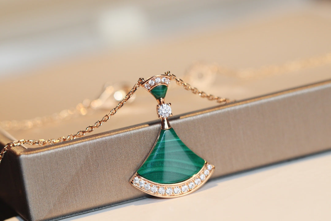 [Joyas Regalia] COLLAR DE ENSUEÑO MALAQUITA DIAMANTE