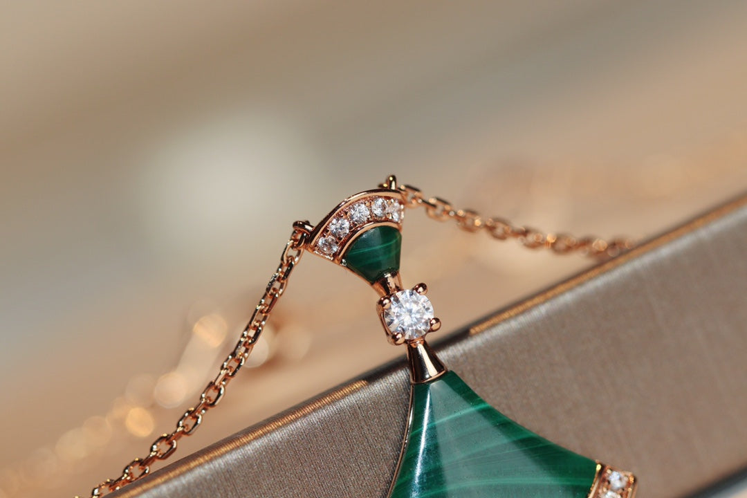 [Joyas Regalia] COLLAR DE ENSUEÑO MALAQUITA DIAMANTE