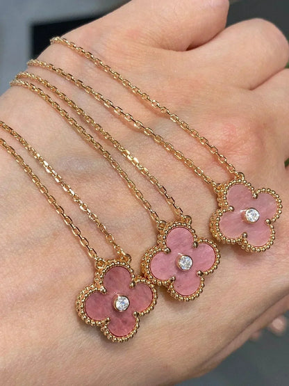[Joyas Regalia] COLLAR DE RODONITA CON DIAMANTES Y TRÉBOL DE 15 MM