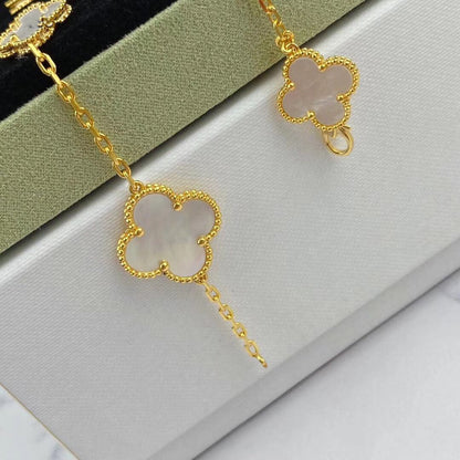 [Joyas Regalia]PULSERA DE ORO CON TRÉBOL MÁGICO Y 5 MOTIVOS