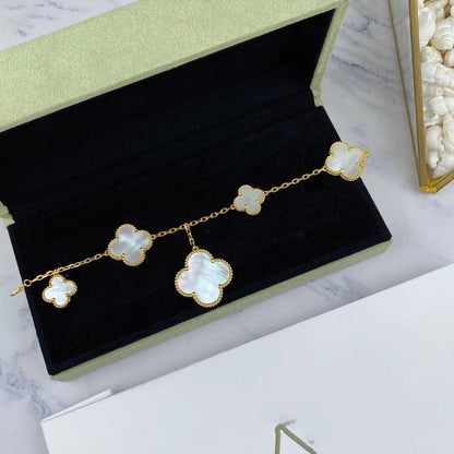 [Joyas Regalia]PULSERA DE ORO CON TRÉBOL MÁGICO Y 5 MOTIVOS