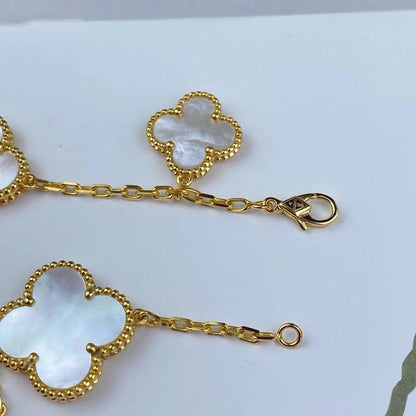 [Joyas Regalia]PULSERA DE ORO CON TRÉBOL MÁGICO Y 5 MOTIVOS