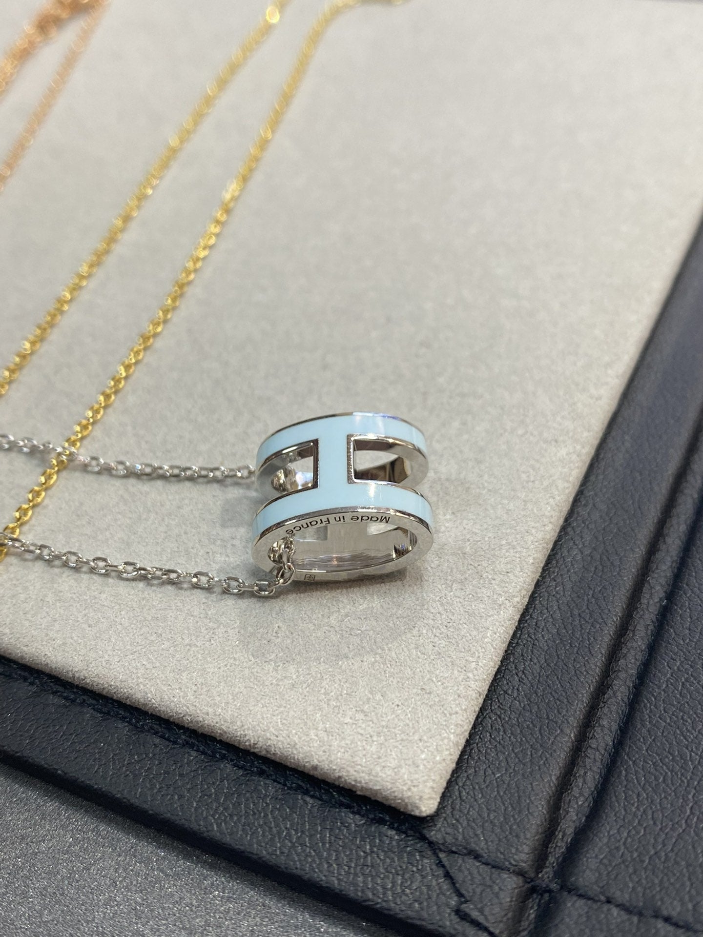 [Joyas Regalia] COLLAR POP H AZUL CLARO