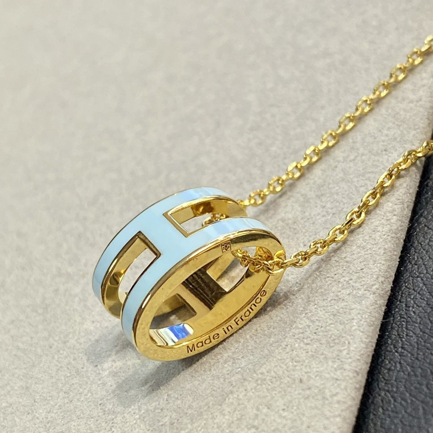 [Joyas Regalia] COLLAR POP H AZUL CLARO