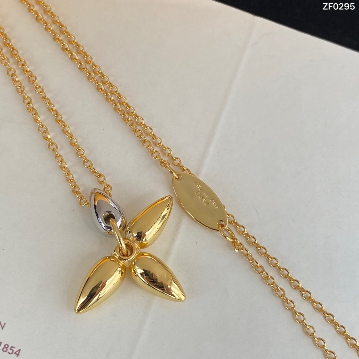 [Regalia jewelry]LOUISETTE PEDANT GOLD NECKLACE